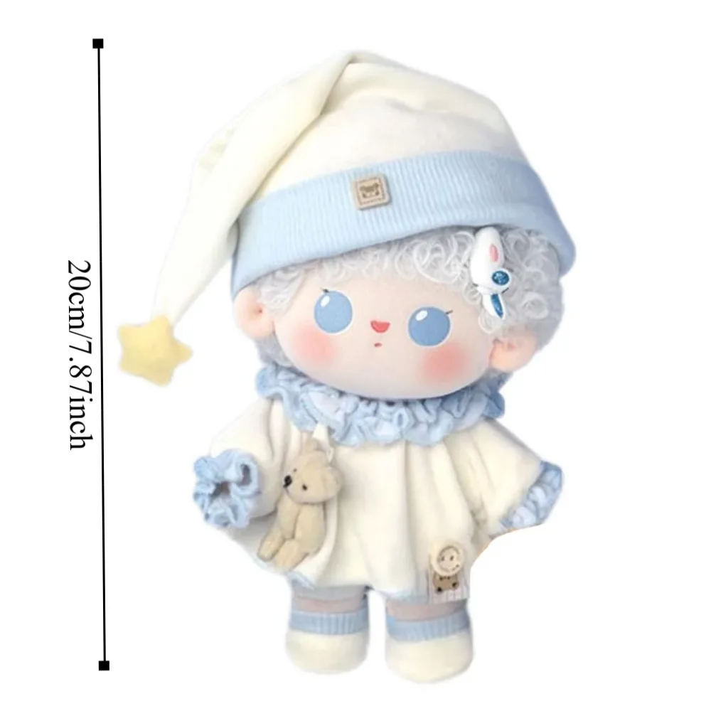 Pijamas con sombrero de estrella sobre muñeca
