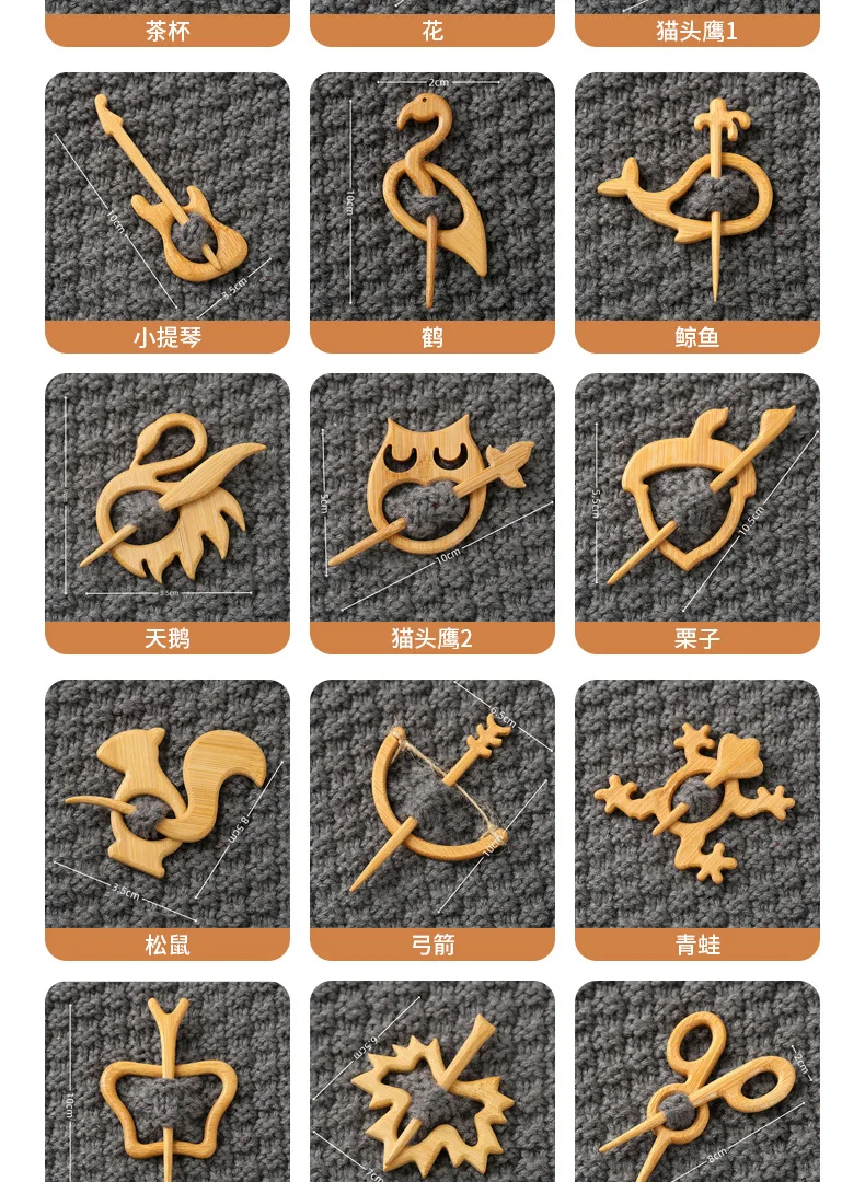 Broche con animales de madera en detalle