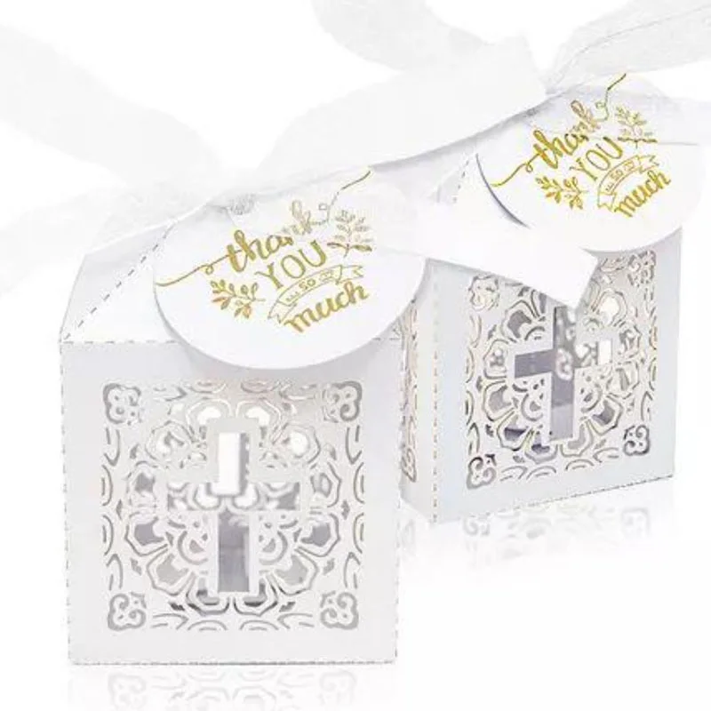 Caja de regalo infantil con etiqueta de agradecimiento abierta y vista del interior