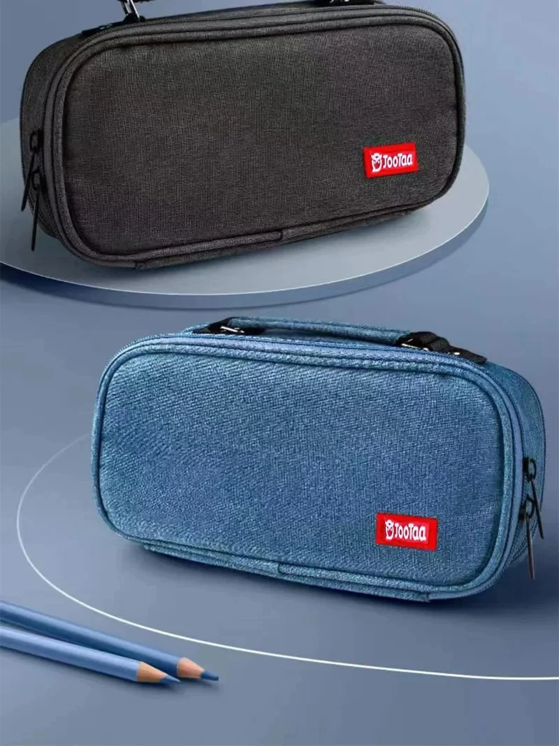 Estuche en azul oscuro