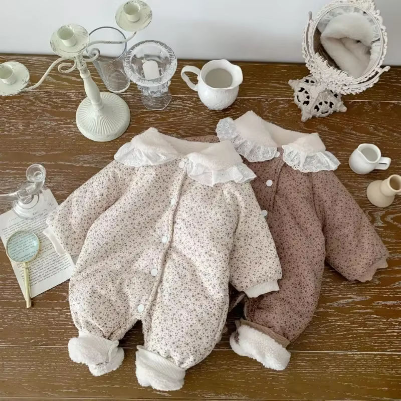 Mono de algodón con capucha felpa para bebé – Diseño floral suave - imagen 4