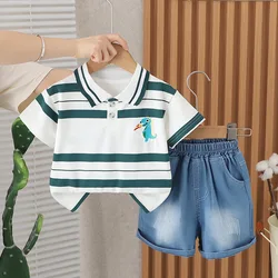 Conjunto bebé verano de camiseta a rayas y pantalón corto