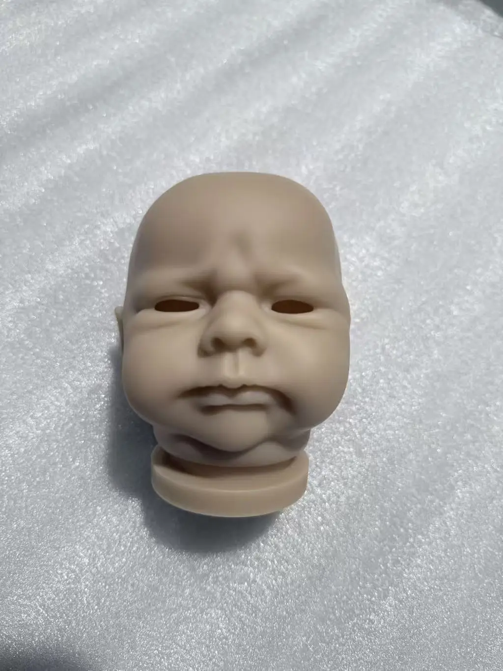 Kit muñeca reborn Kobi con cuerpo de tela y ojos - imagen 5