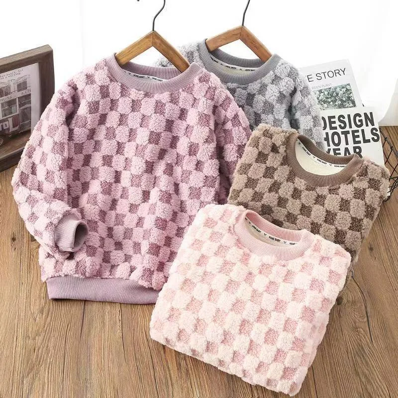 Niños con suéter acolchado en diferentes colores