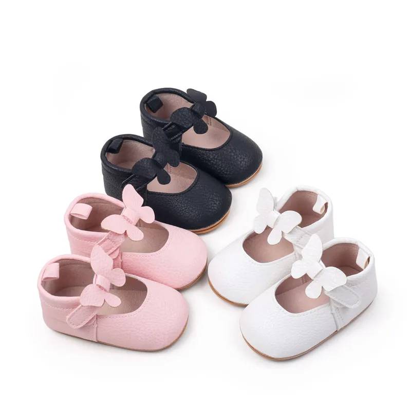 Zapatos de bebé niña con mariposa en tonos rosa, blanco y negro