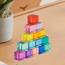 Bloques de construcción arcoíris con cubos translúcidos para apilar