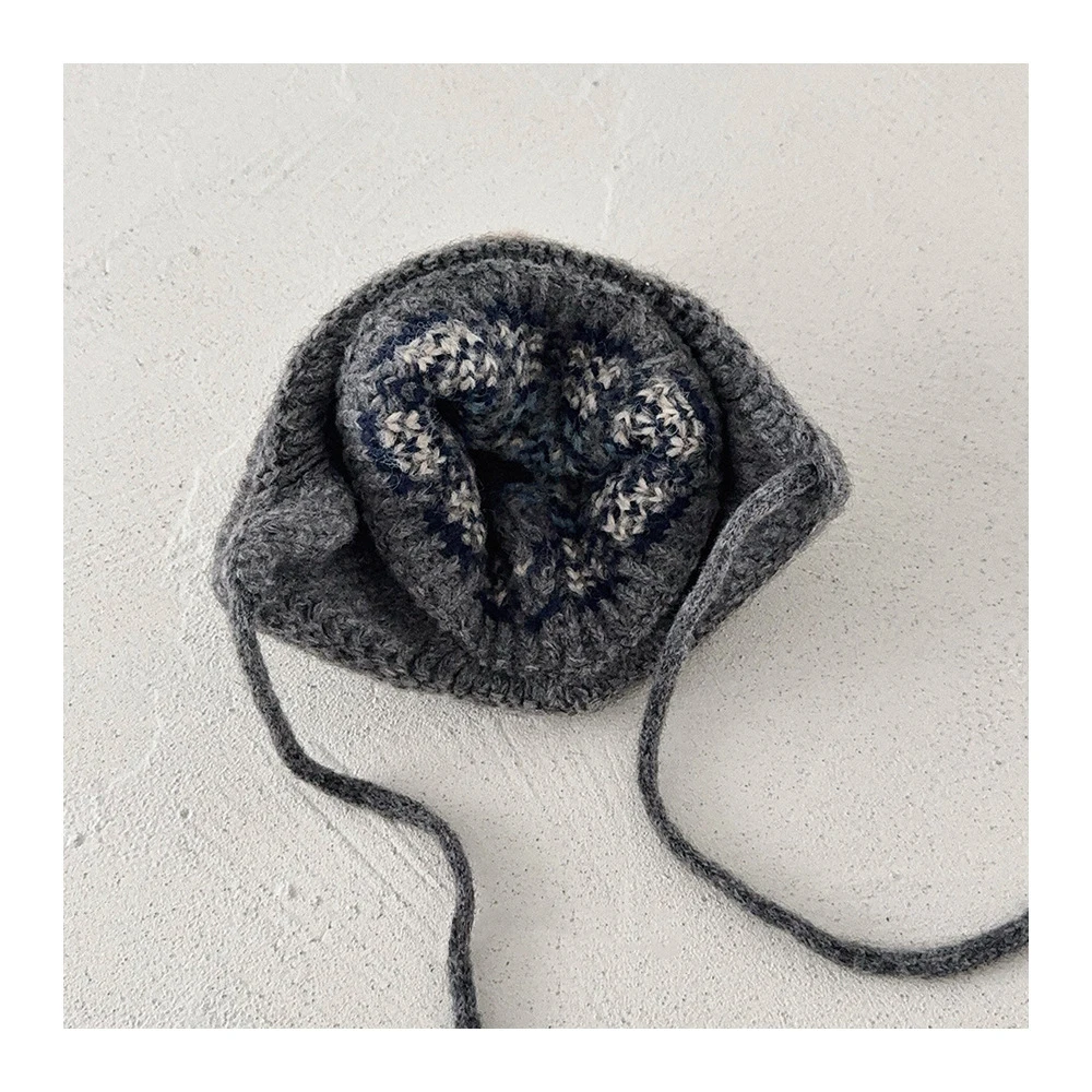 Gorro de punto infantil con tejido diamante y franjas multicolor - imagen 3