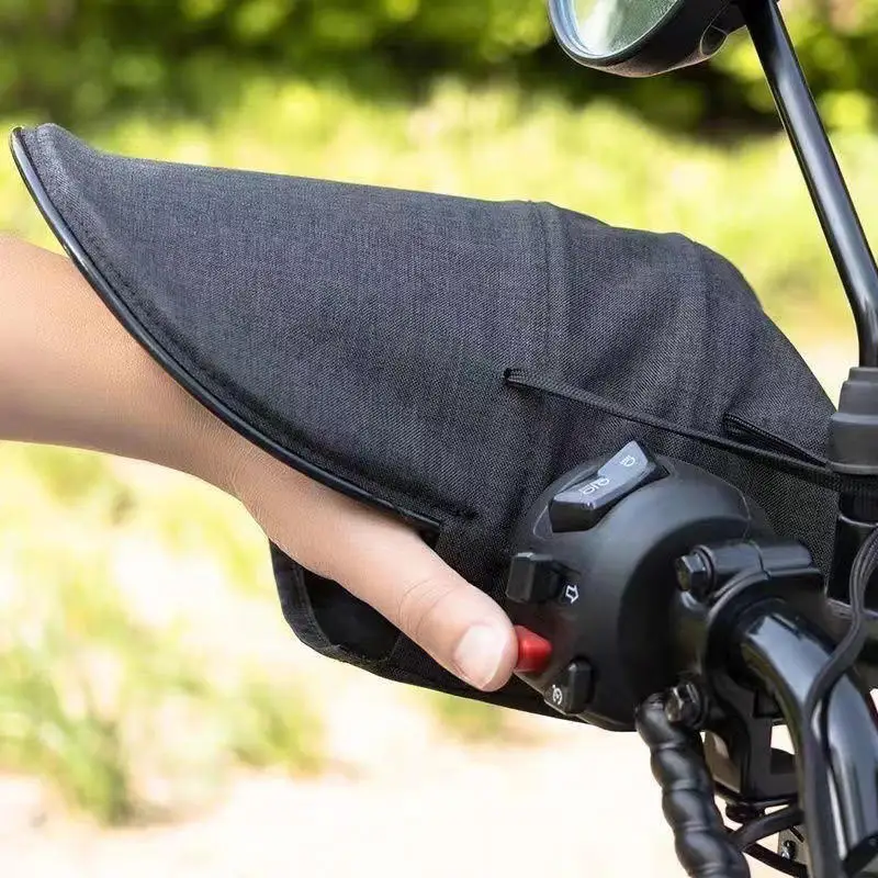 Vista frontal de manoplas térmicas para moto