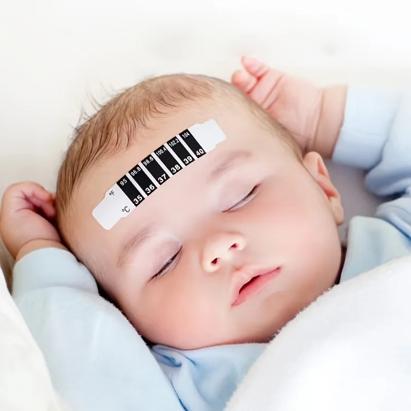 Pegatina de temperatura para bebés en uso