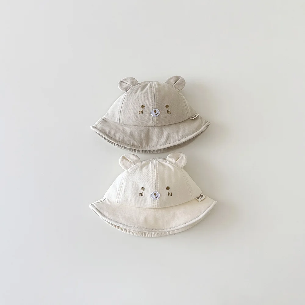 Detalle del estampado y tejido del sombrero infantil