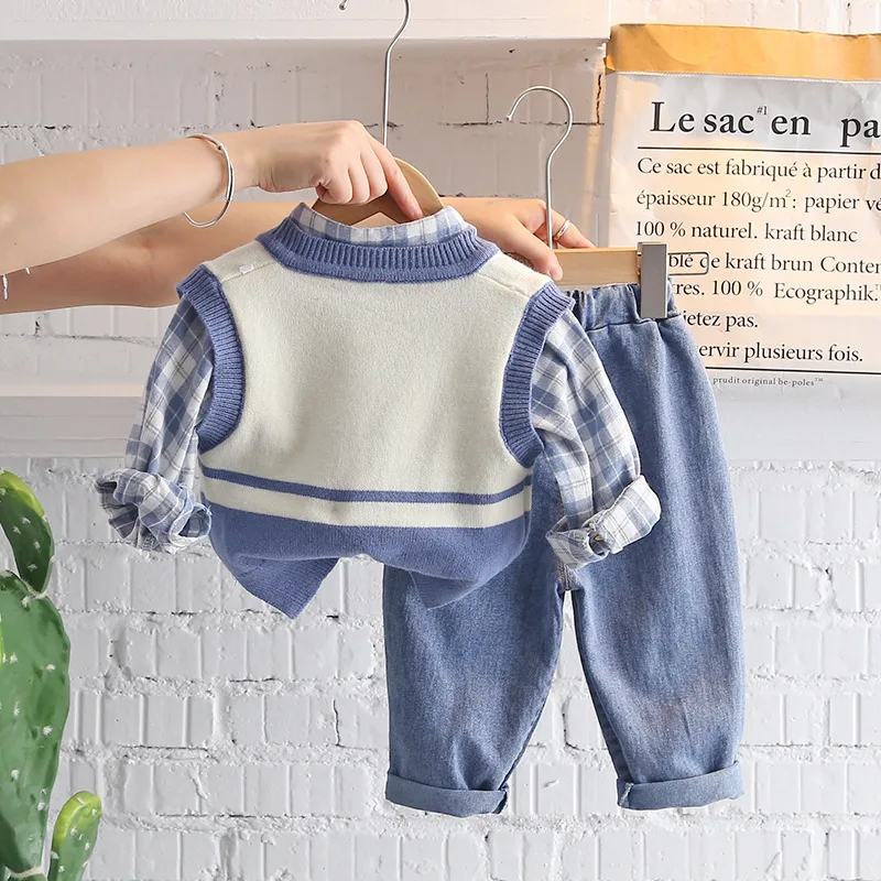 Conjunto de bebé de primavera con camisa de cuadros y chaleco - imagen 3