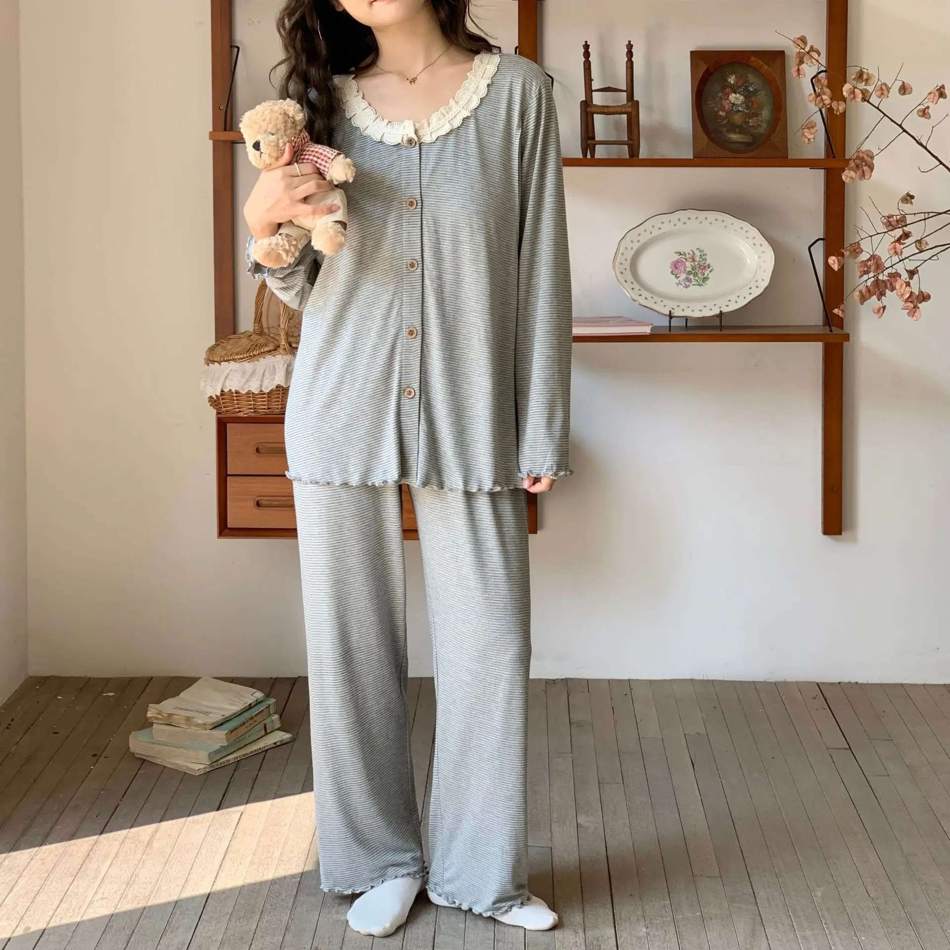 Pijama de maternidad con encaje y cuello redondo para invierno