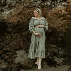 Vestido de maternidad boho verde salvia con hombros descubiertos