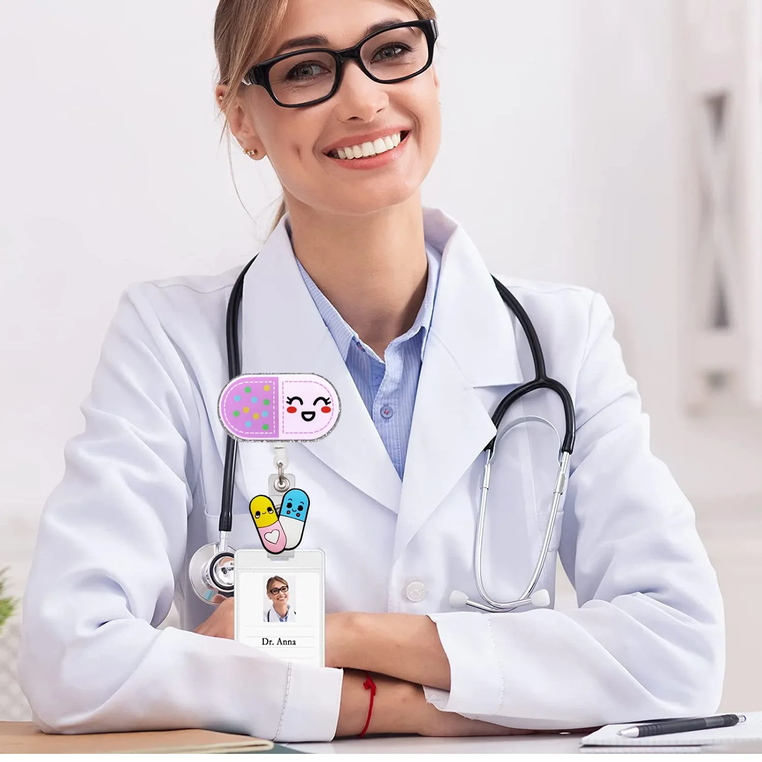 Carrete insignia retráctil silicona para sanitarios – Diseño animado - imagen 2