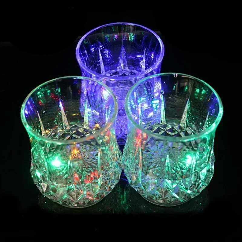 Vaso iluminado en mesa