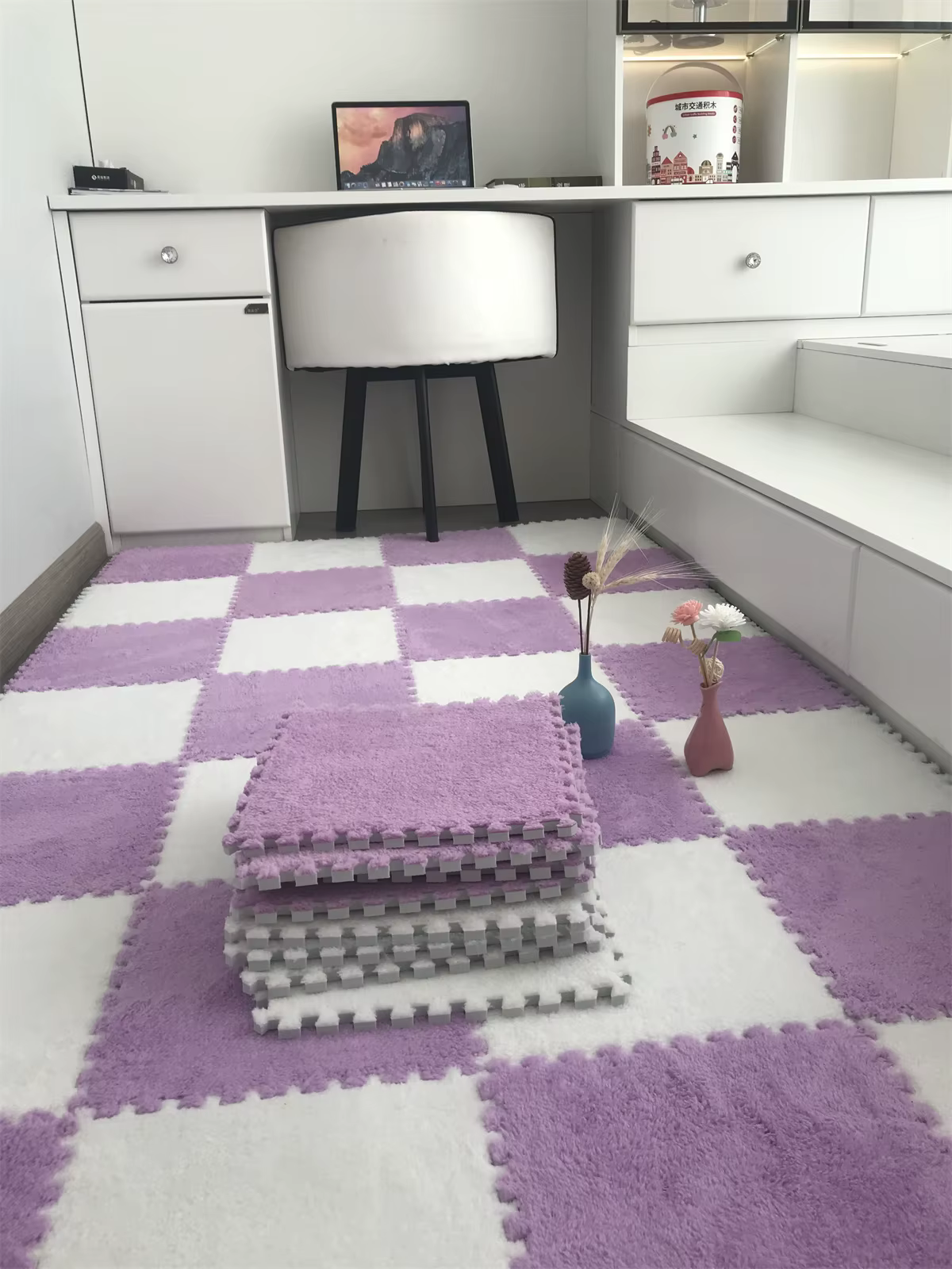Baldosas entrelazadas formando superficie continua