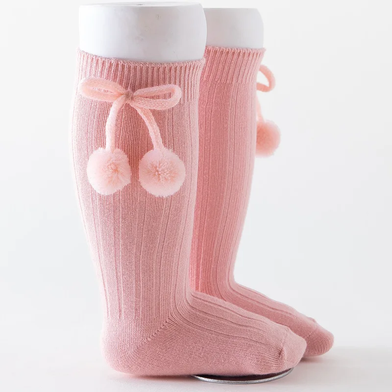 Calcetines de niña con bola de cereza – Estilo princesa sin costuras - imagen 4