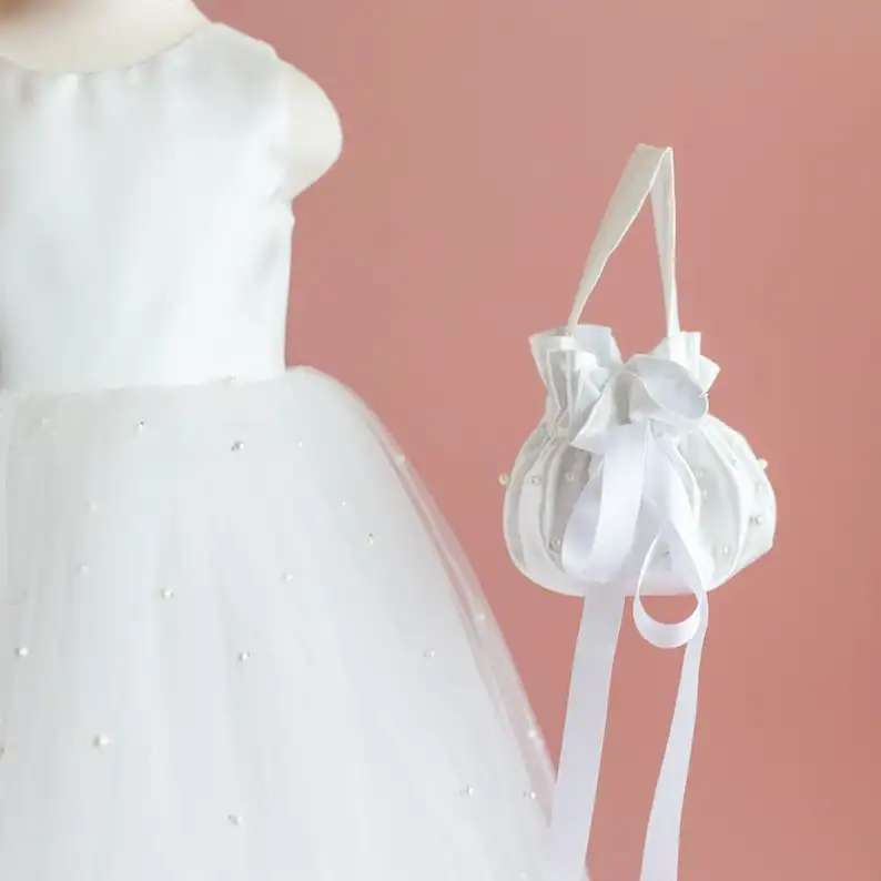 Vestido de niña de tul perlado floral con lazo satén y cuello V - imagen 2