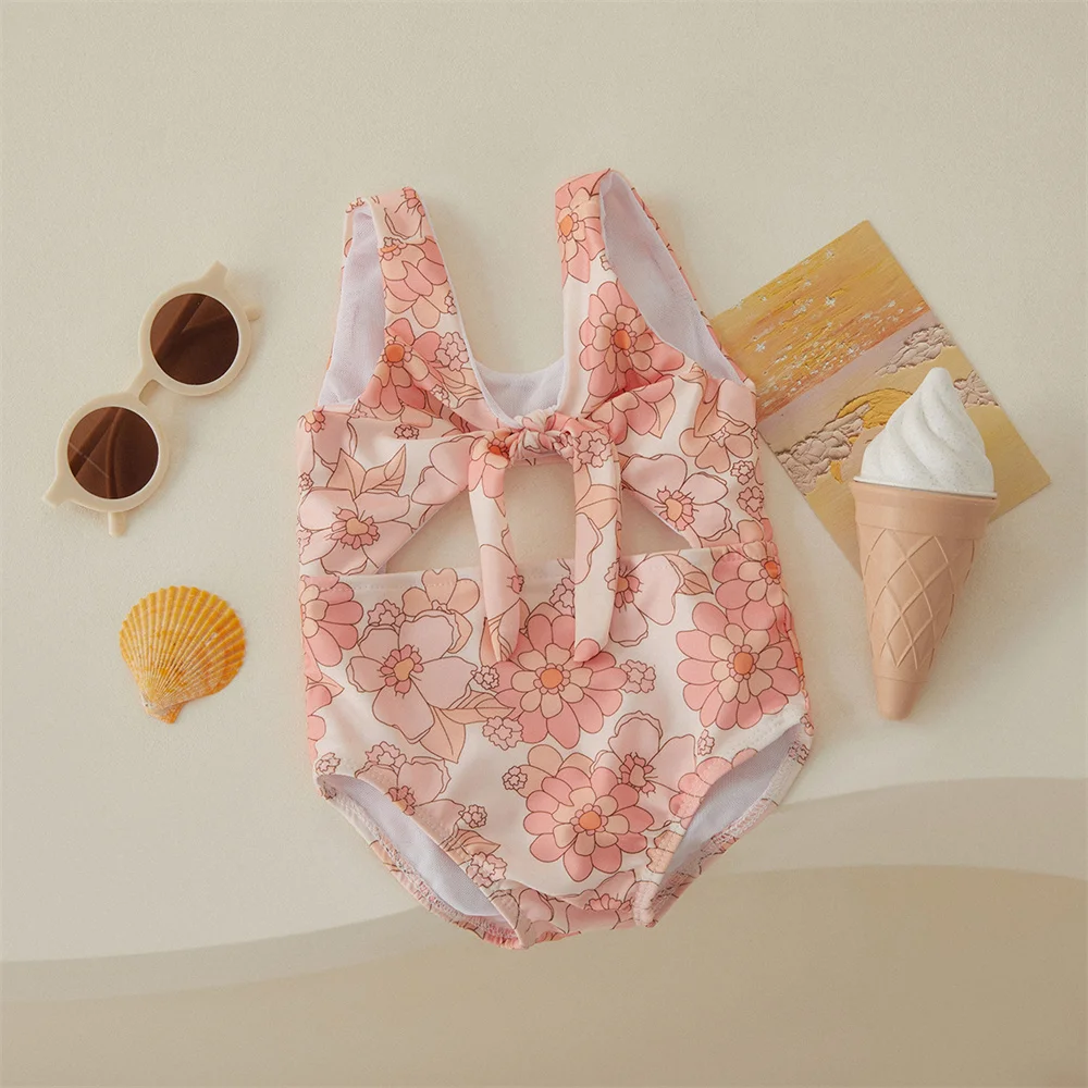 Bañador infantil visto de lado