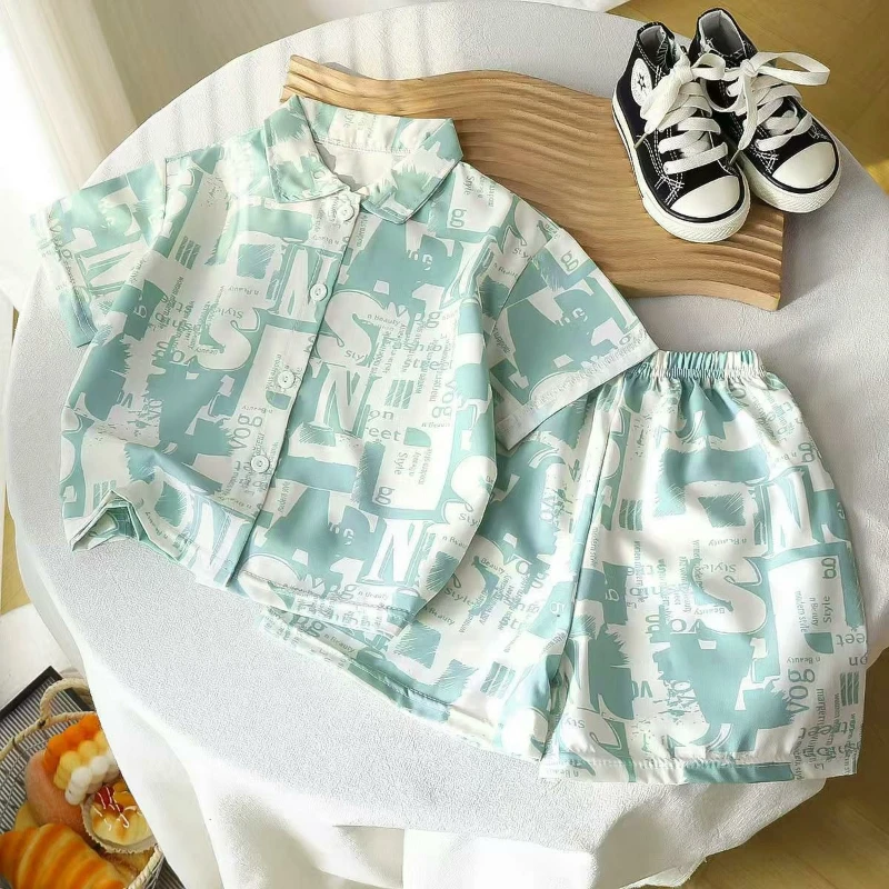 Conjunto de verano para niño con camiseta holgada y pantalón corto - imagen 2