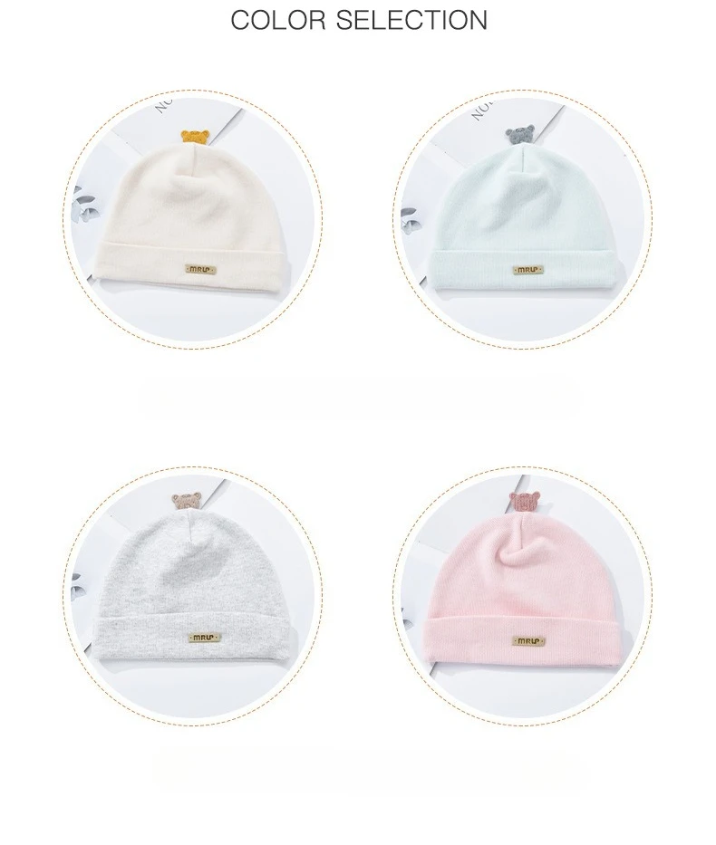 Gorro fetal secándose en plano sobre una toalla