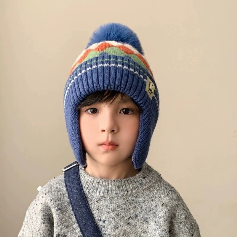 Gorro de invierno con orejeras en felpa y pompones cálidos cortaviento - imagen 5