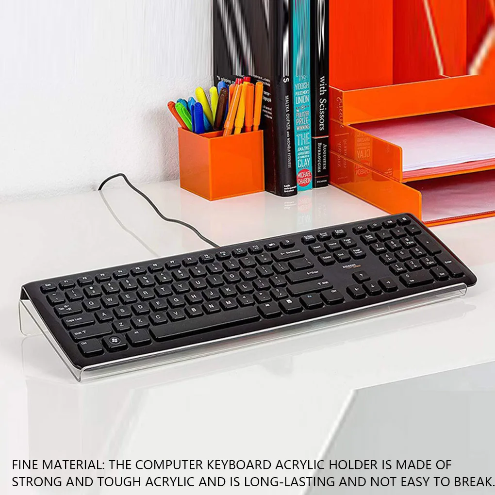 Soporte para teclado instalado en un escritorio de oficina