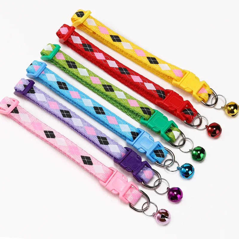 Collar ajustable para perros y gatos con campana, estampado diamantes - imagen 4