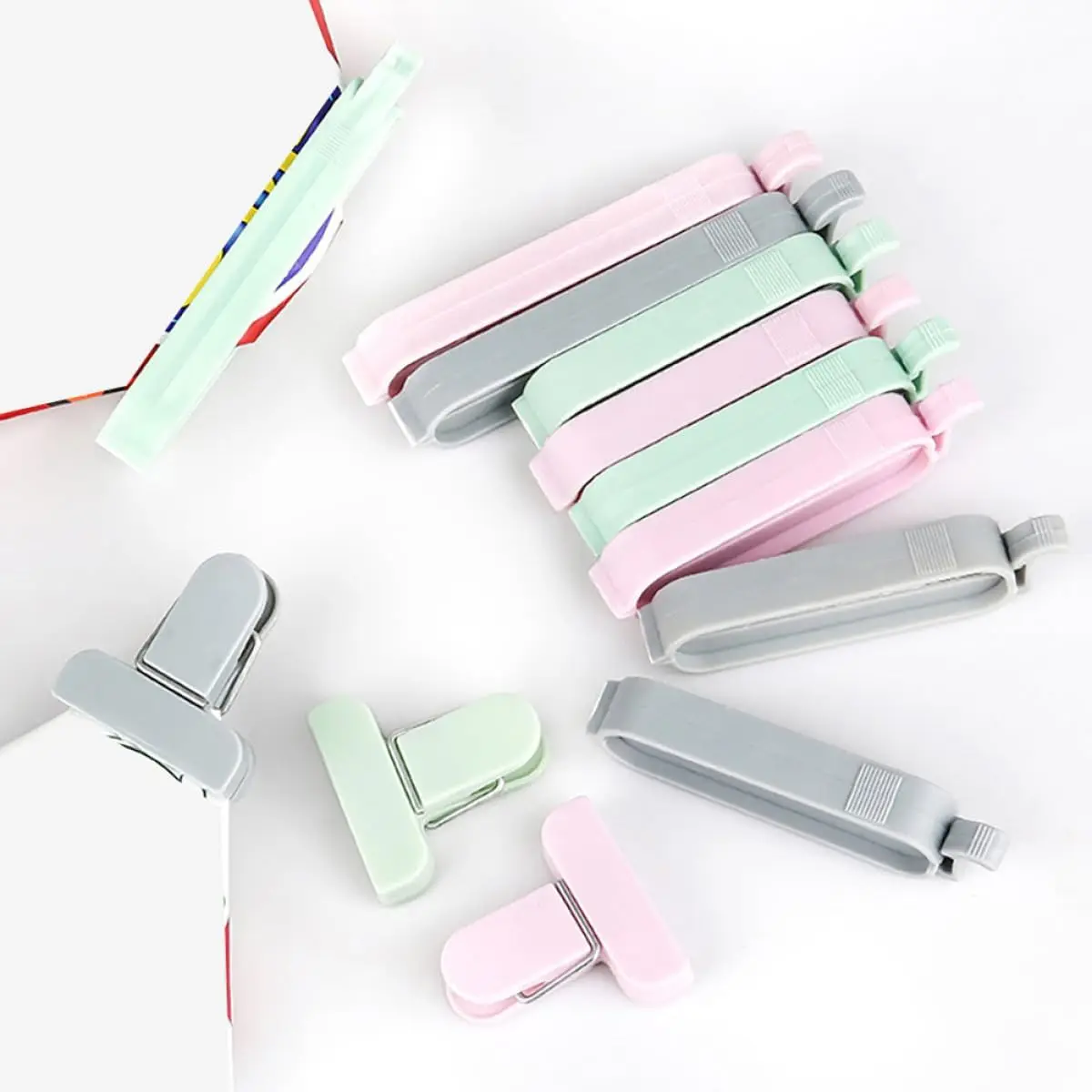 Organización en la despensa con varios clips