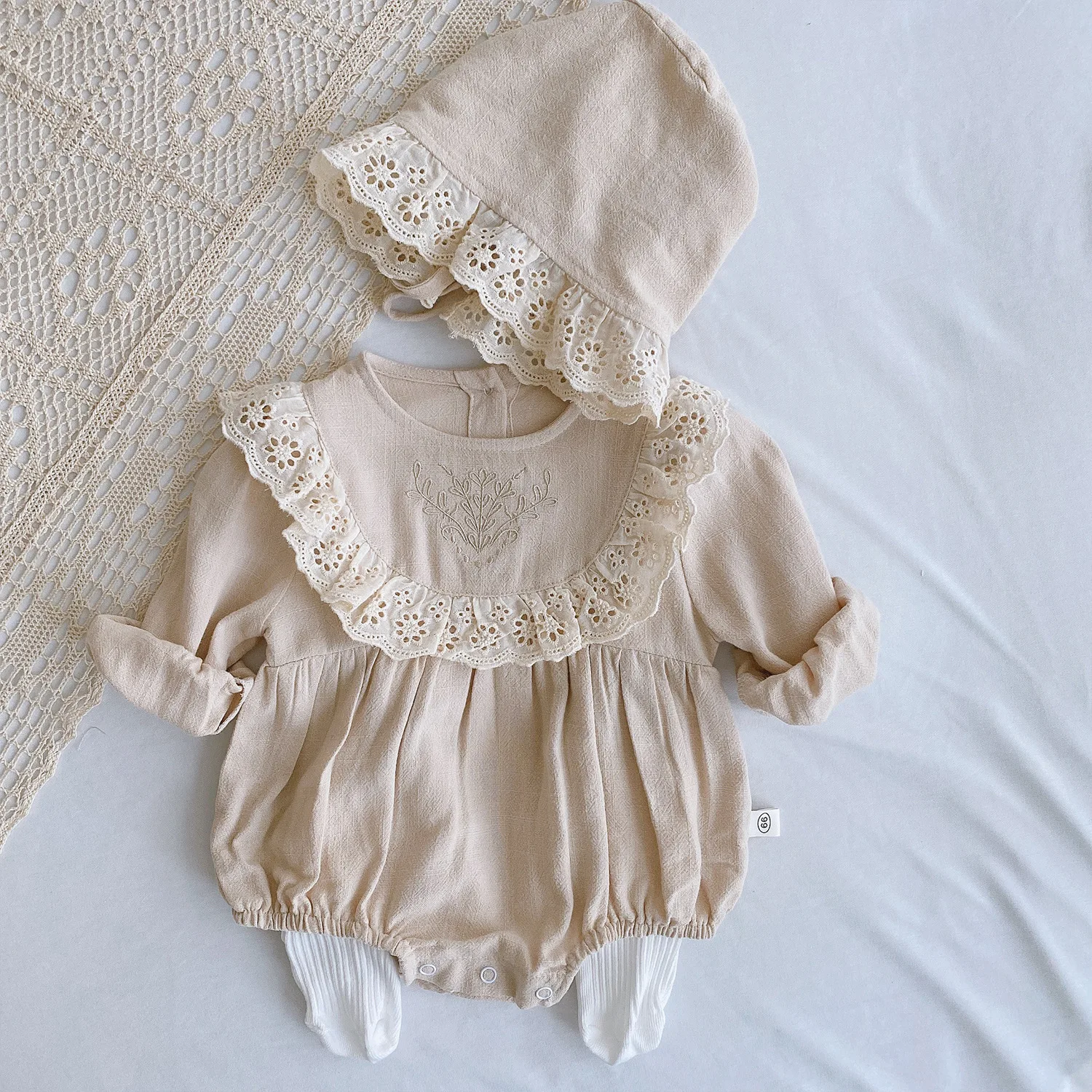 Abrigo de encaje para bebé con capucha estilo princesa - imagen 4