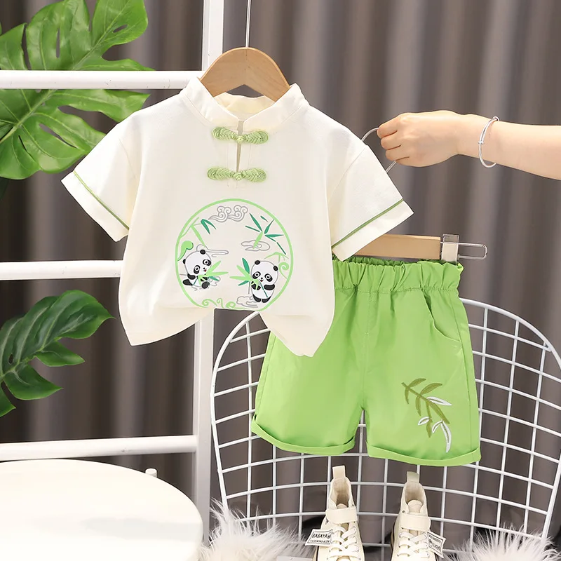 Camiseta y shorts beige