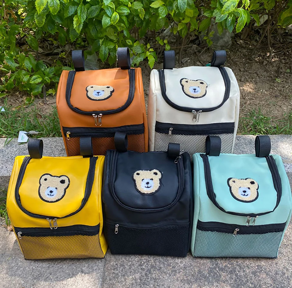 Bolsa de pañales impermeable en uso