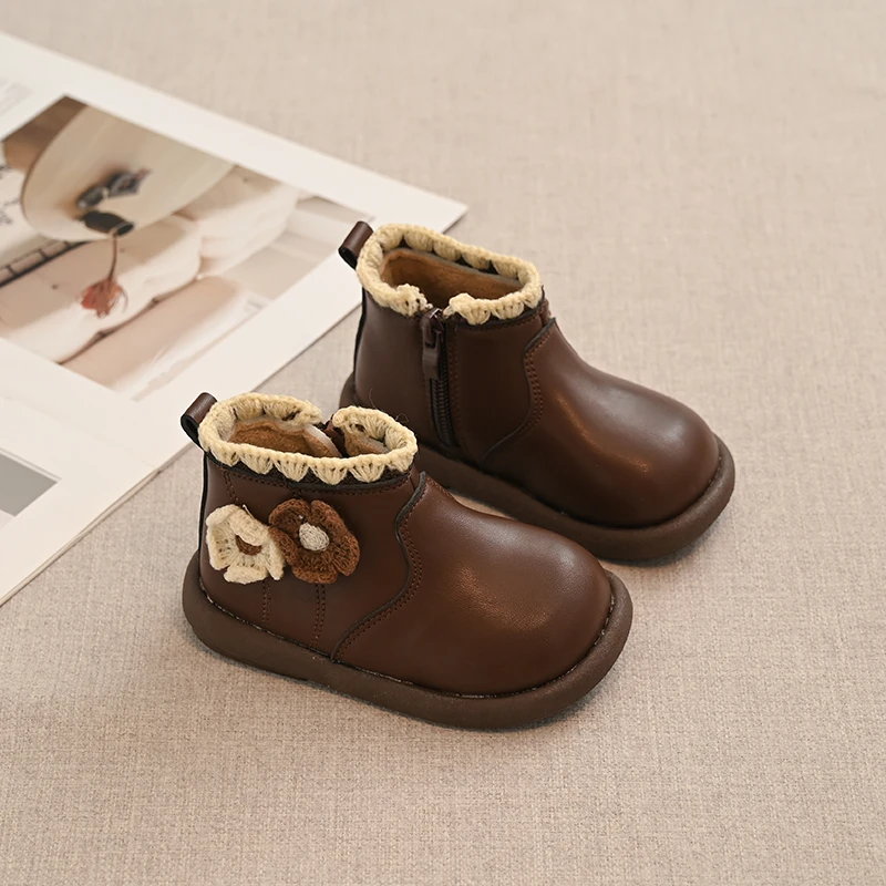 Botas impermeables de felpa para niña con estampado floral - imagen 5