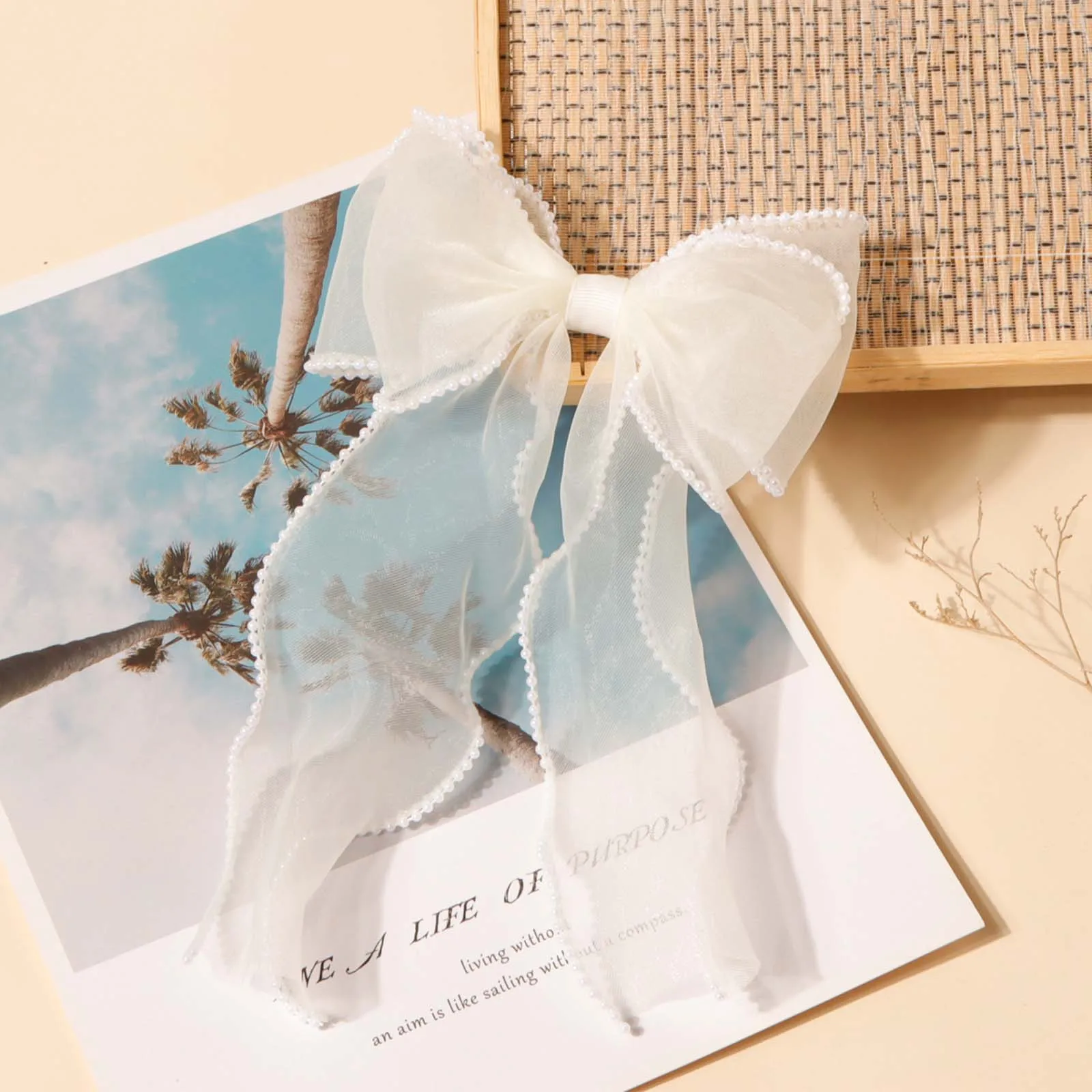 Pinza de pelo encaje beige con lazo para boda en niña - imagen 3