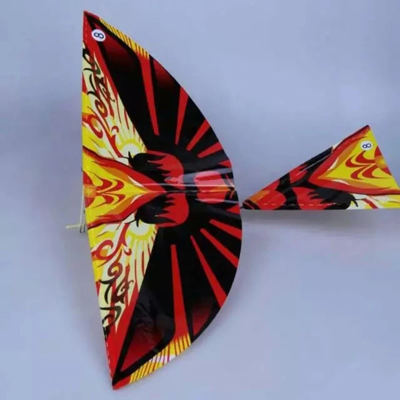 Primer plano de las alas con patrón de plumas