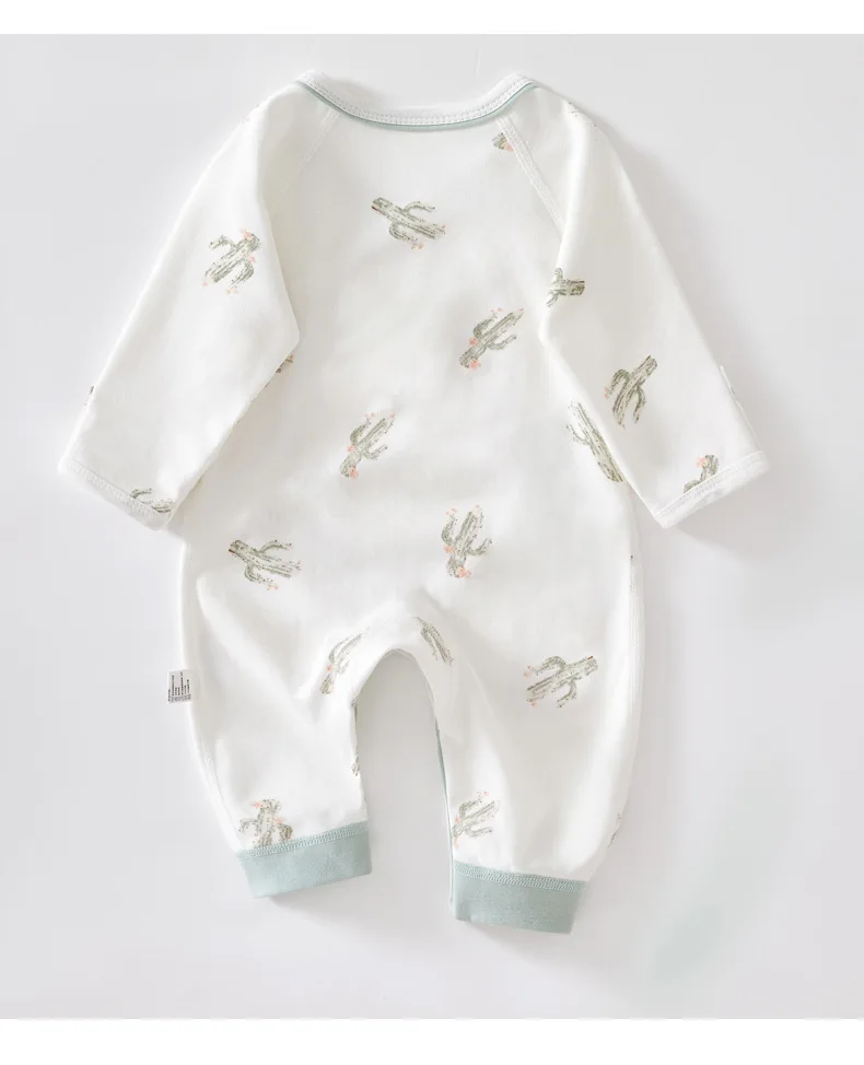 Puños acanalados: soporte suave en muñecas y tobillos