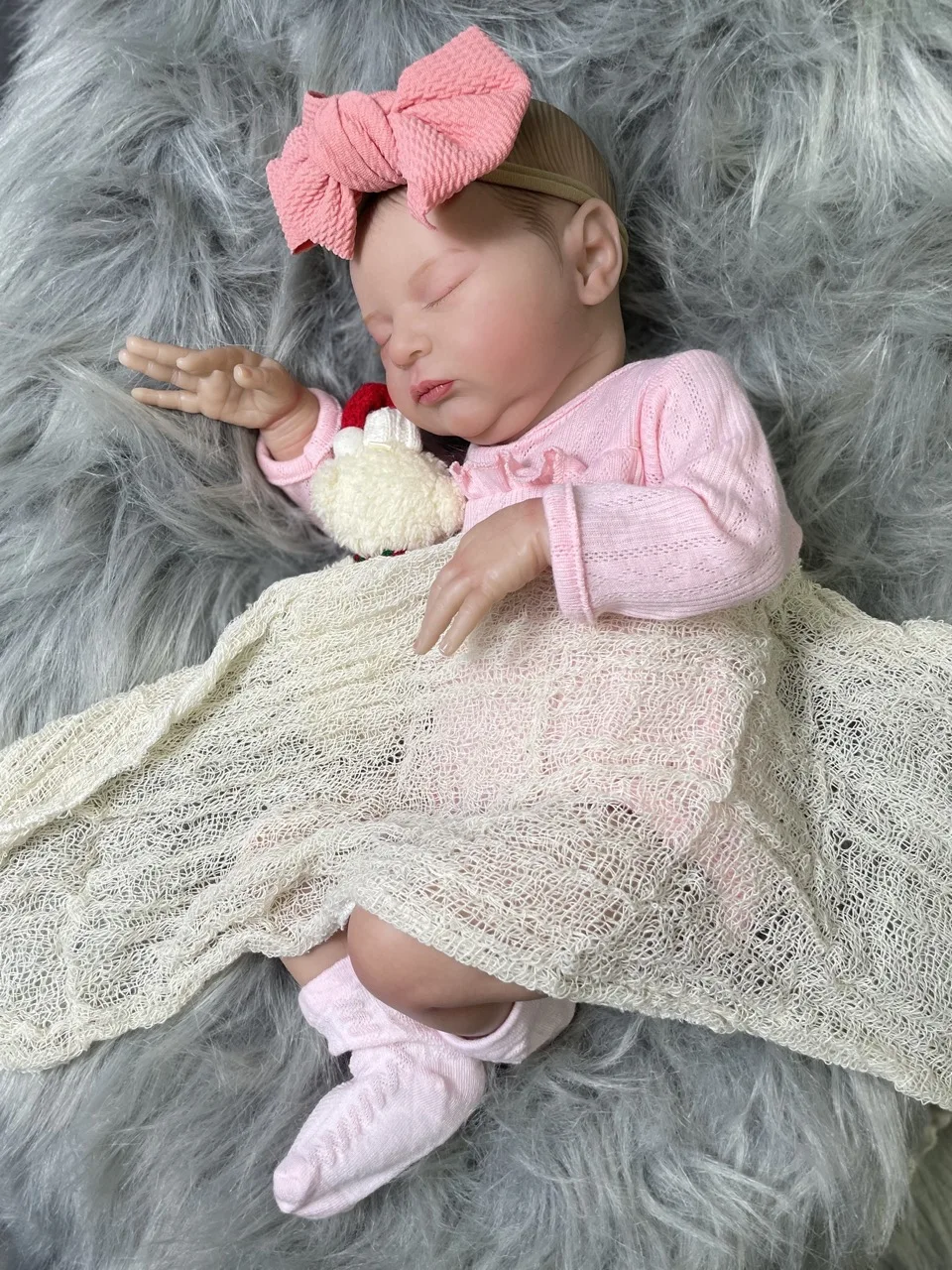 Conjunto de ropa y accesorios incluidos con la muñeca