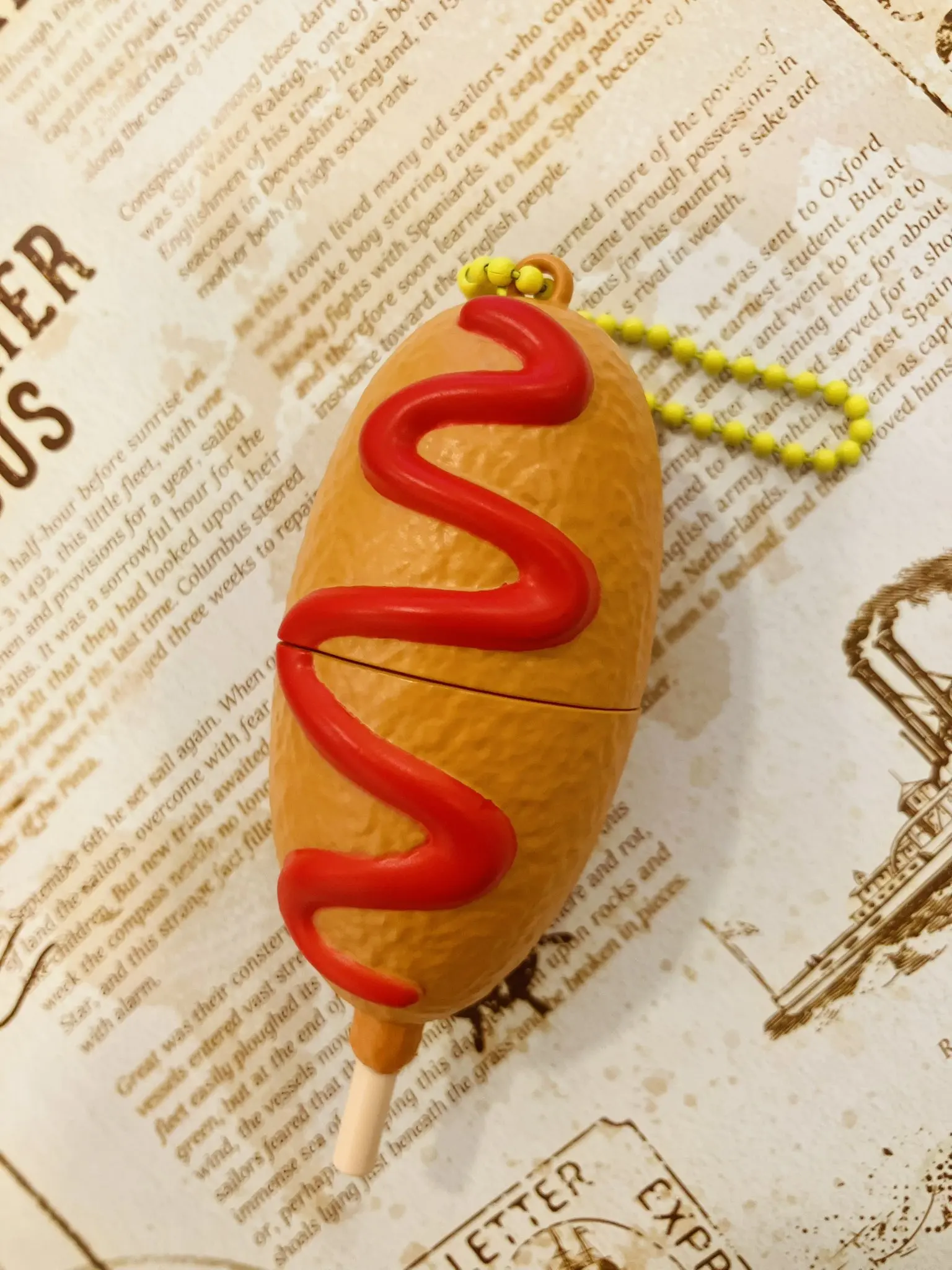 Juguete en cápsula Qualia con figura de mascota colgante - imagen 3