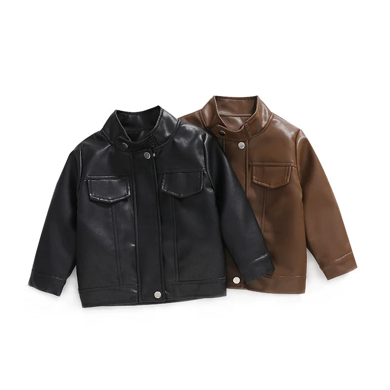 Chaqueta PU infantil en color negro con cremallera