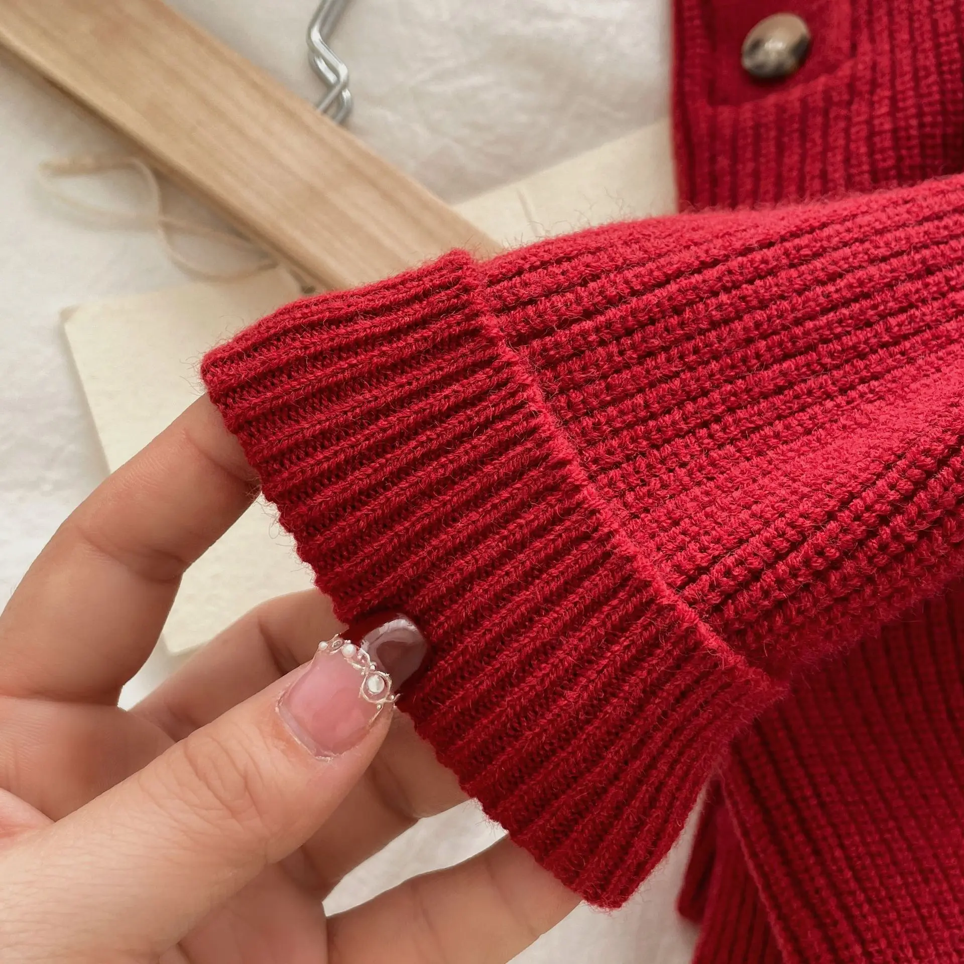 Detalle del cuello y los puños