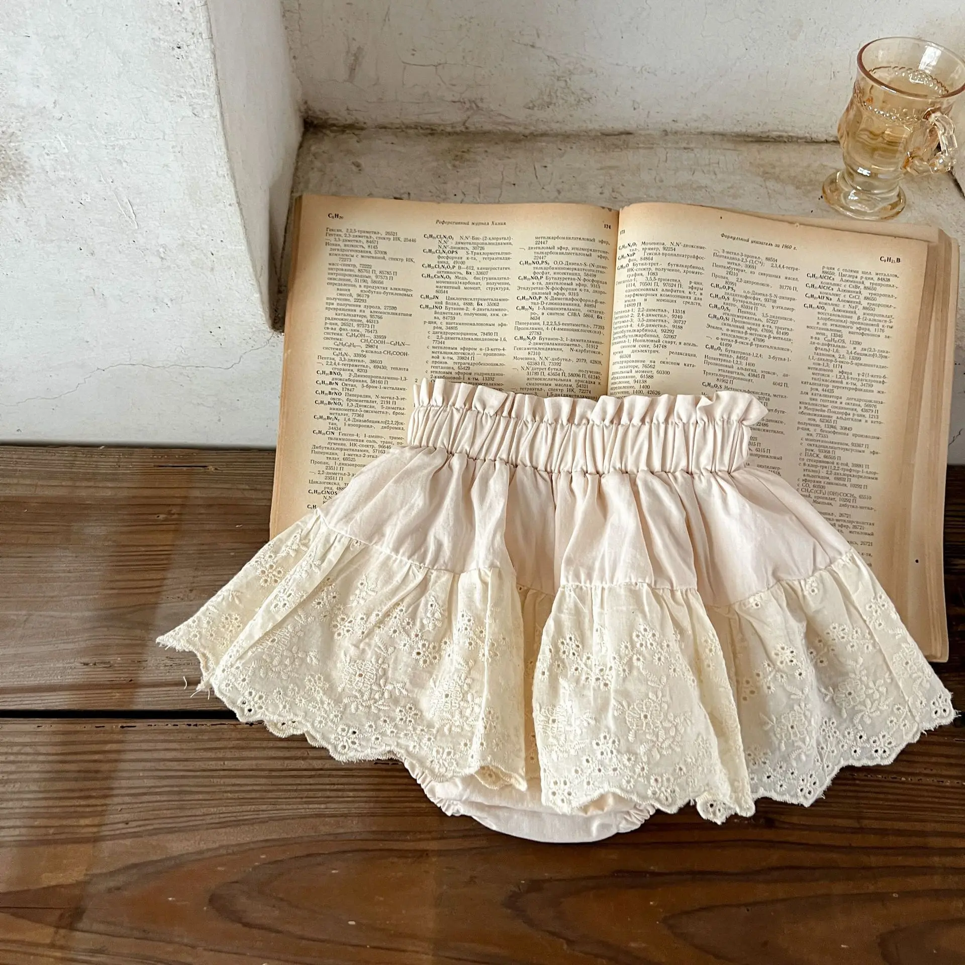 Pantalones cortos encaje floral para bebé niña
