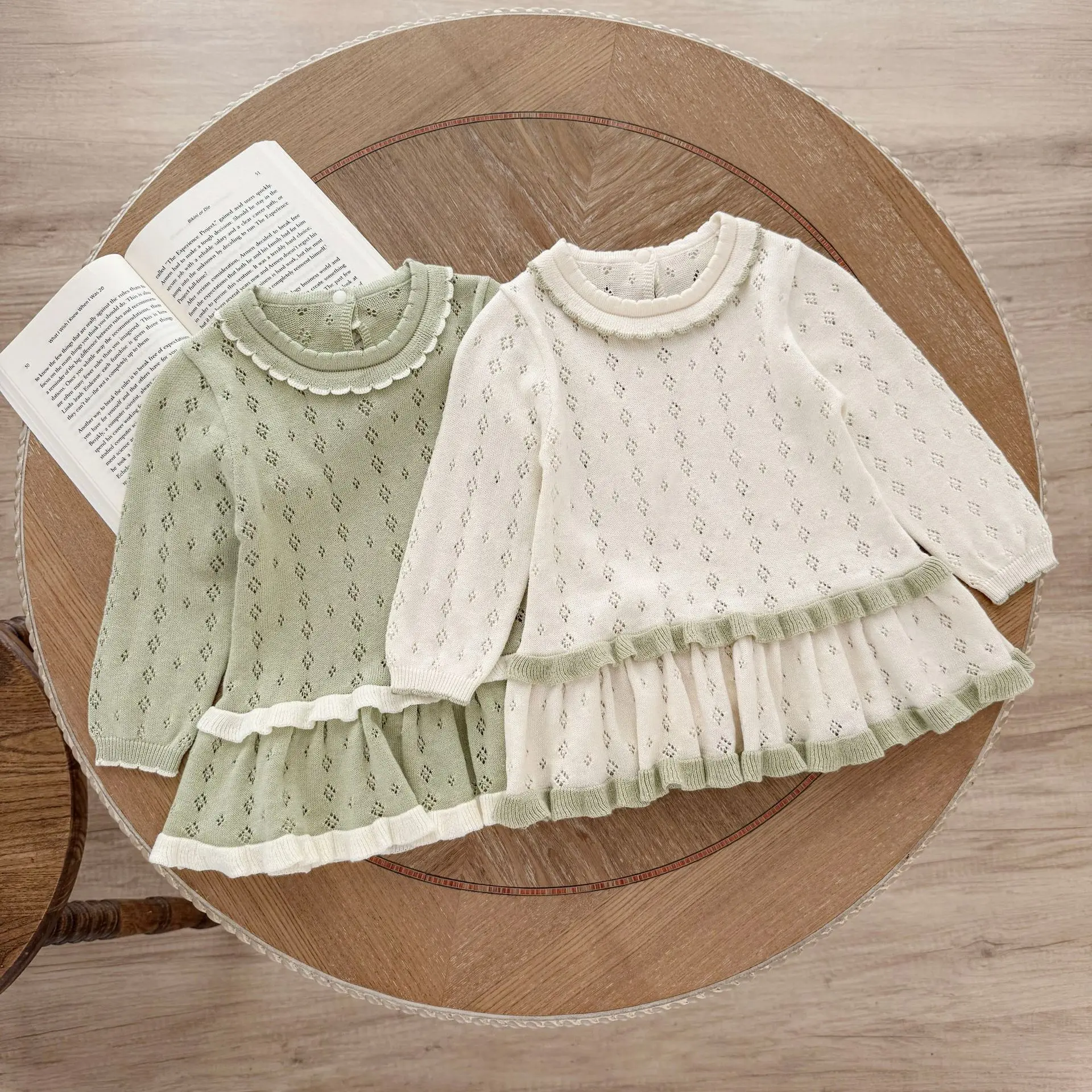 Vestido de punto calado con volantes para niñas