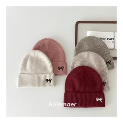 Gorro tejido con lazo bordado elástico para otoño e invierno