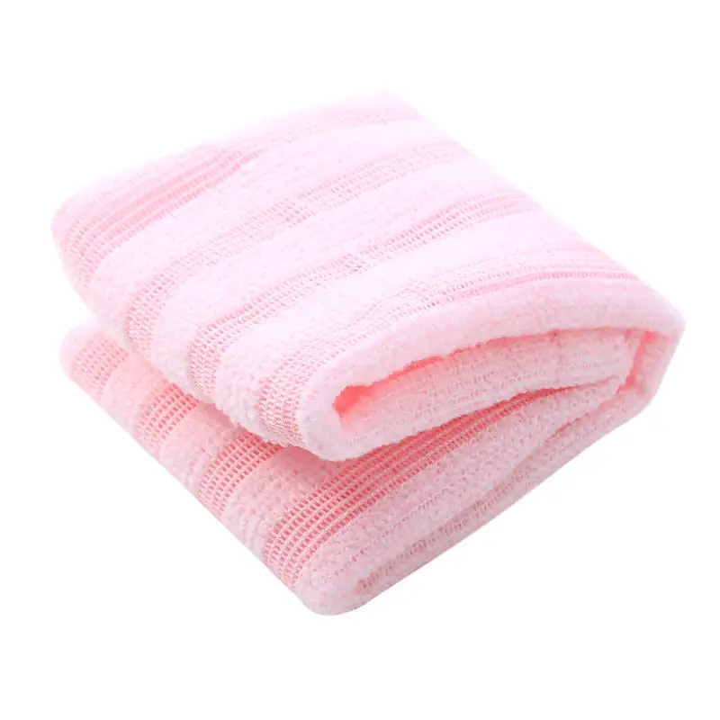 Toalla exfoliante extendida mostrando textura