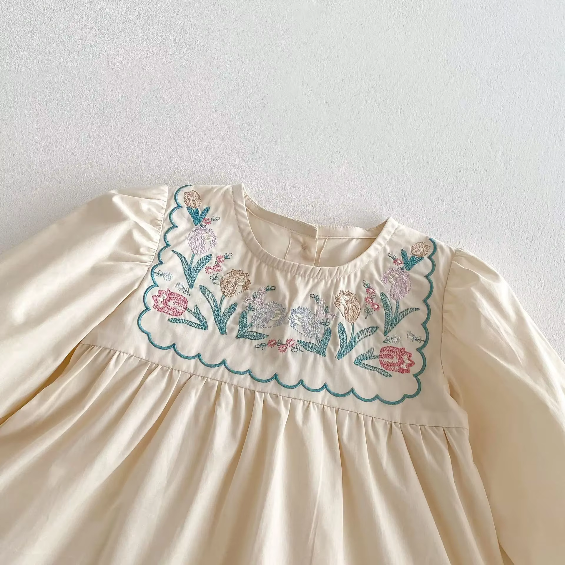 MILANCEL vestido princesa bordado para niña – mangas abullonadas - imagen 5