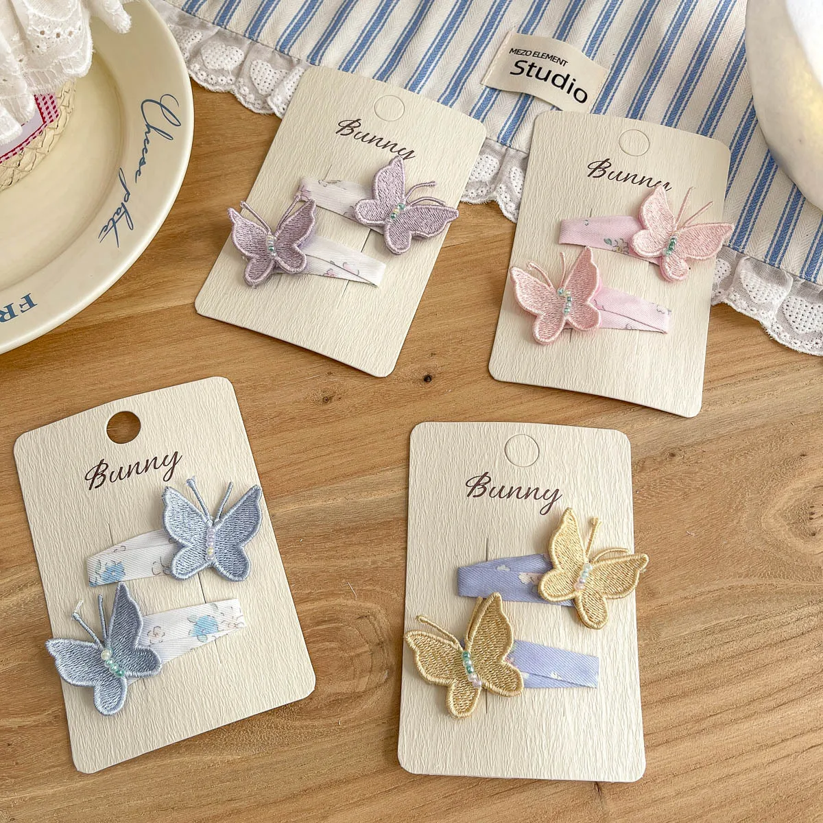 Pinza para el pelo infantil lateral con mariposa y flores elegantes - imagen 2