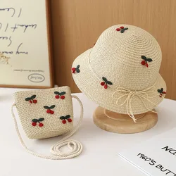 Sombrero infantil de paja con visera ventilada y protección UV cereza