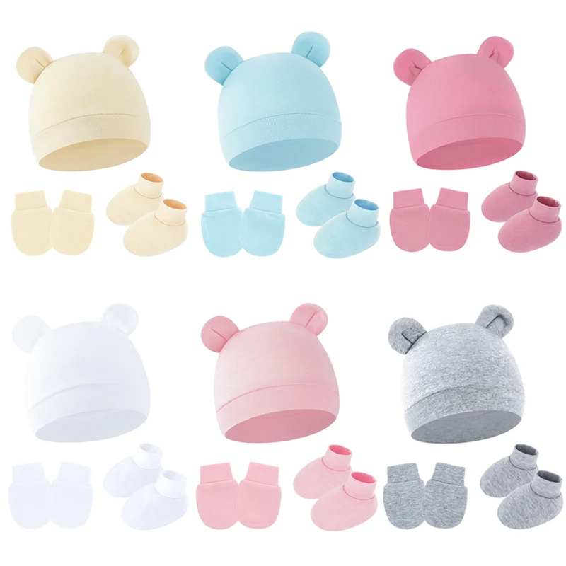 Conjunto de gorro infantil y prendas coordinadas en tonos cálidos
