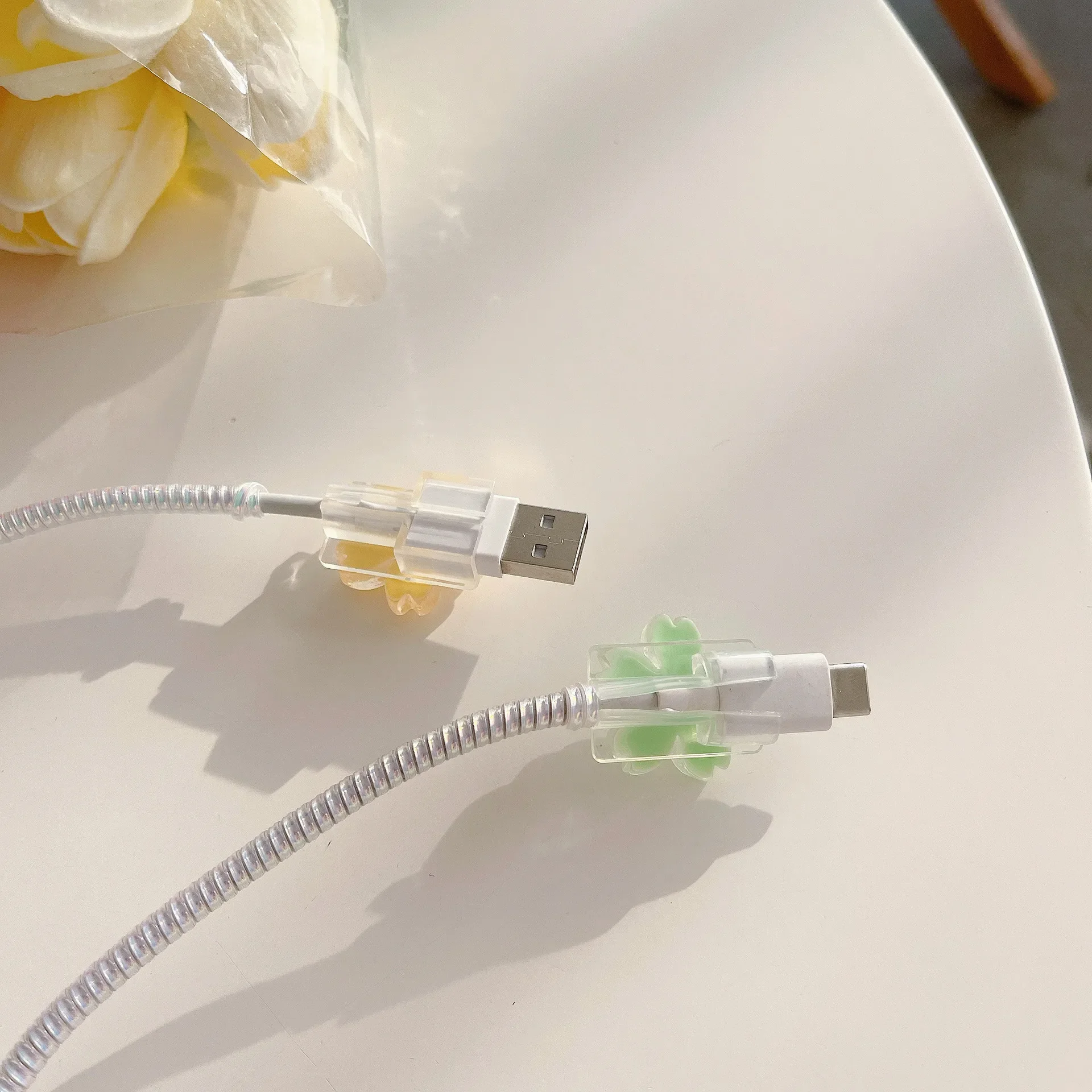 Protector de cable floral para iPhone 14 – Organizador decorativo