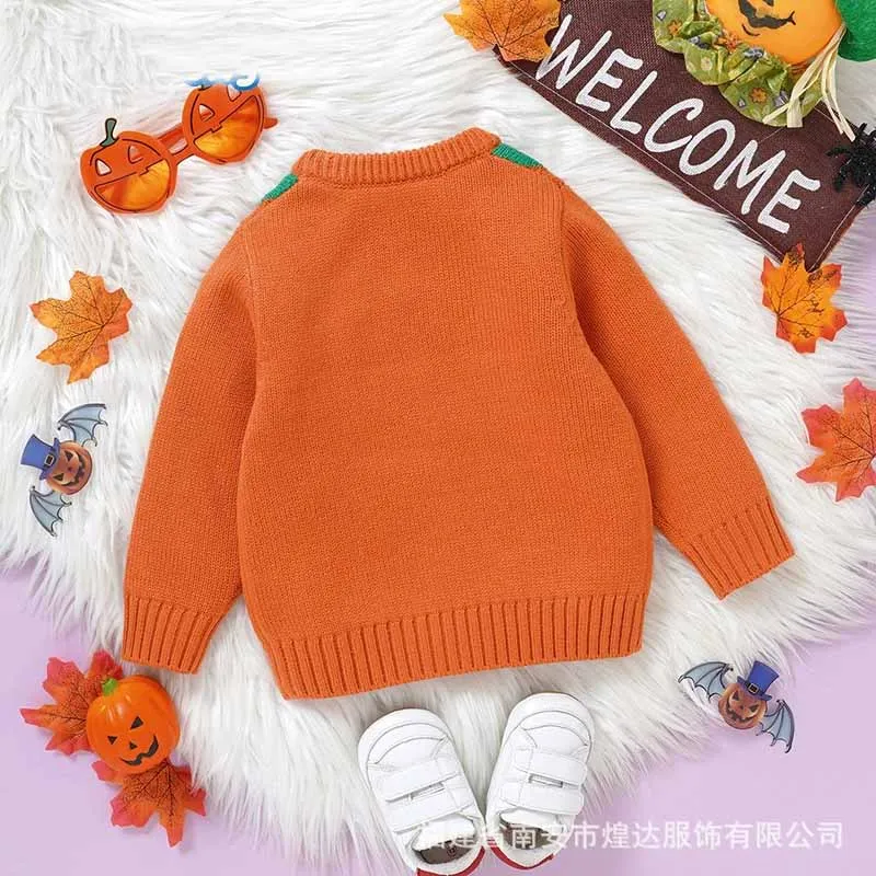 Detalle del estampado de dibujos animados del jersey infantil